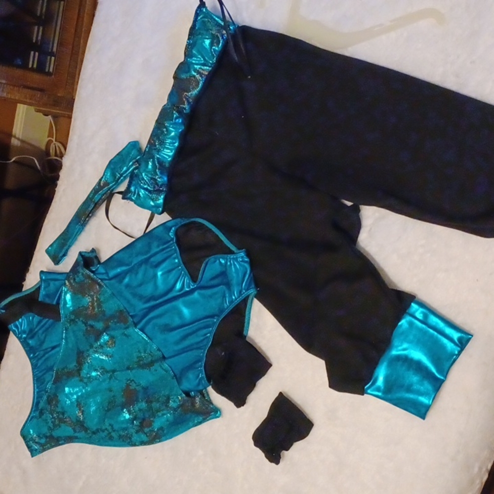 4 piece Costume